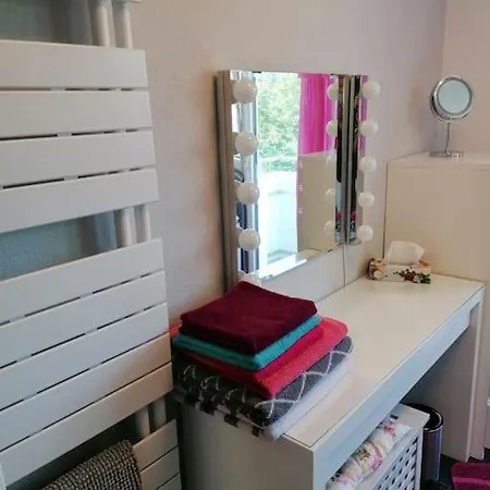 Ludwigsburg, Ruhige Lage Im Grünen, Schlossnähe, Blühendes Barock Apartment Ludwigsburg