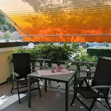 Ludwigsburg, Ruhige Lage Im Gruenen, Schlossnaehe, Bluehendes Barock Apartment Ludwigsburg